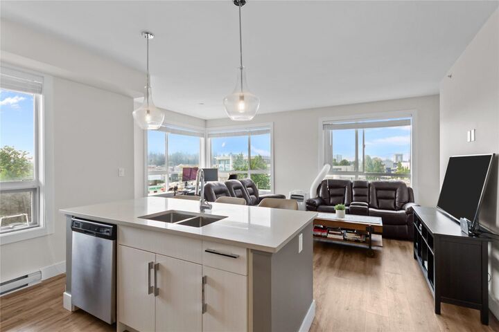 Property Photo:  32838 Ventura Avenue 512  BC V2S 0M5 