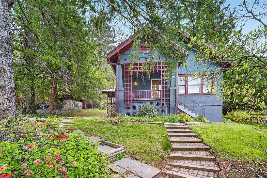 Property Photo:  11 Renwick Heights Road  NY 14850 