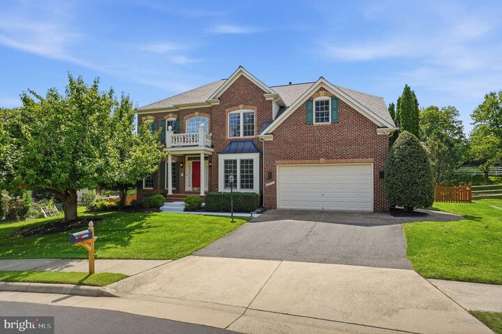 Property Photo: 42831 Delphinium Circle VA 20176
