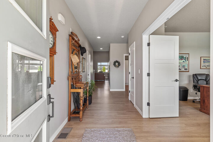 Property Photo:  2687 N Heton Ln  WA 99019 