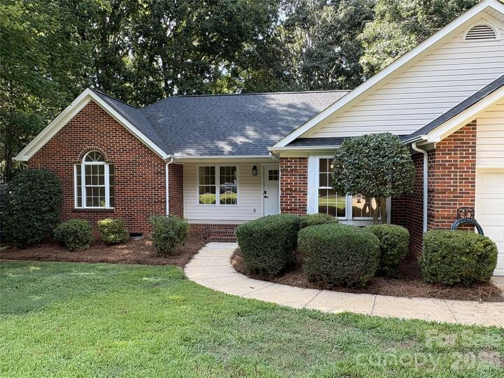 Property Photo: 13800 Woody Point Road NC 28278