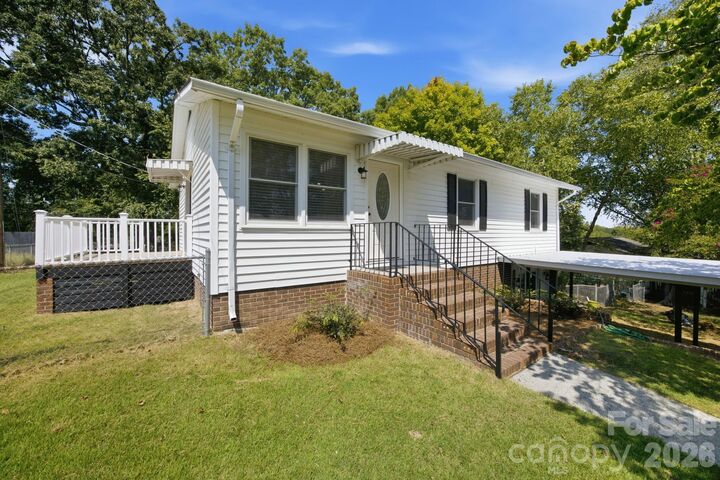 Property Photo:  1720 Valwood Street  NC 28083 