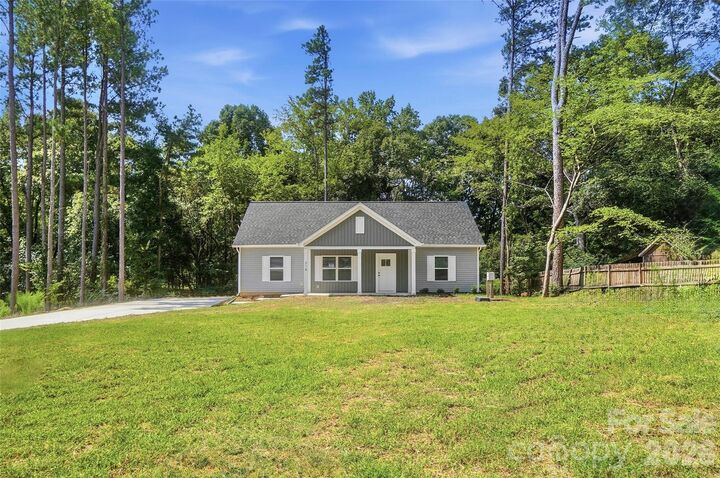 Property Photo: 318 Honeywood Lane NC 28110