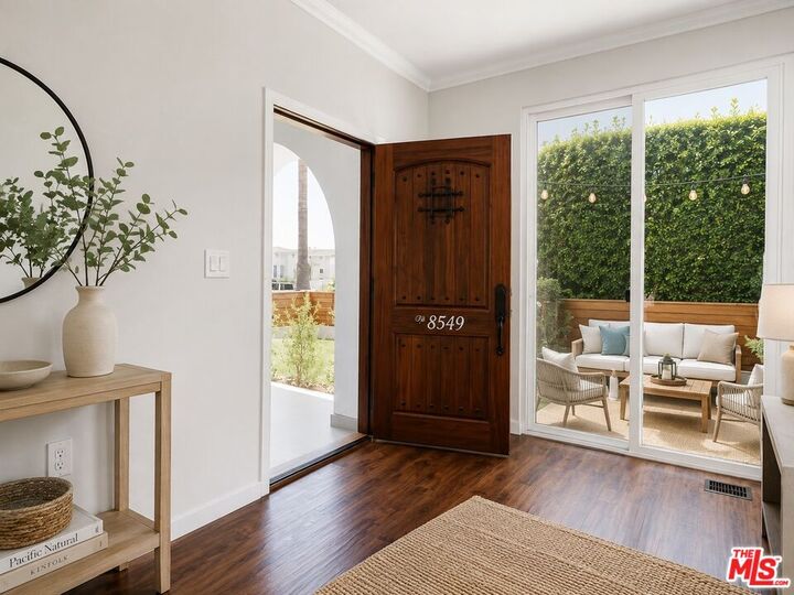 Property Photo:  8547 Cashio St  CA 90035 