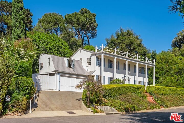 Property Photo:  979 Casiano Rd  CA 90049 