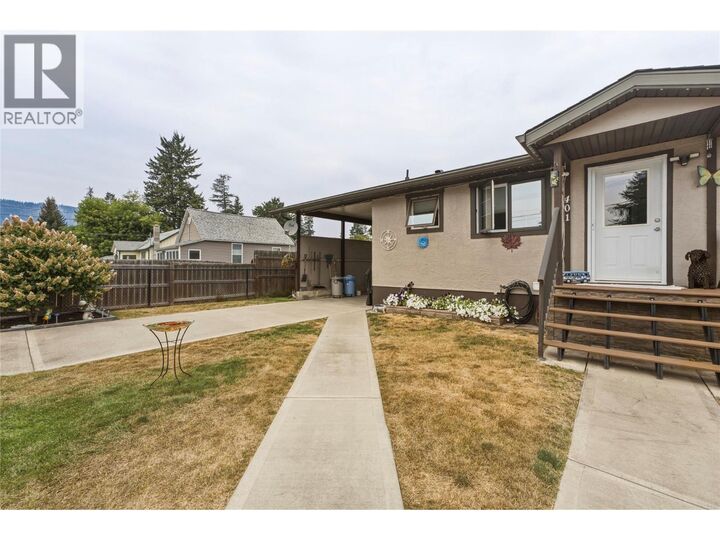 Photo de la propriété:  401 Howard Avenue  BC V4Y 4A4 