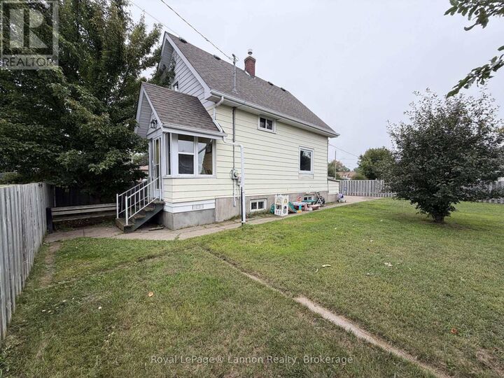 Property Photo:  279 Dewe Avenue  ON P7A 2E7 