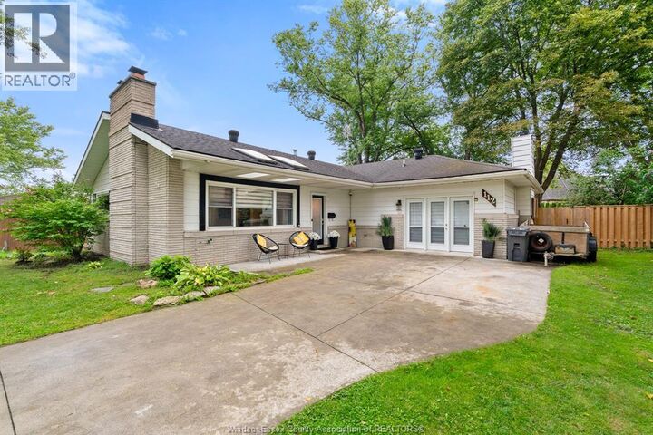 Property Photo:  112 Clovelly  ON N8N 1G1 