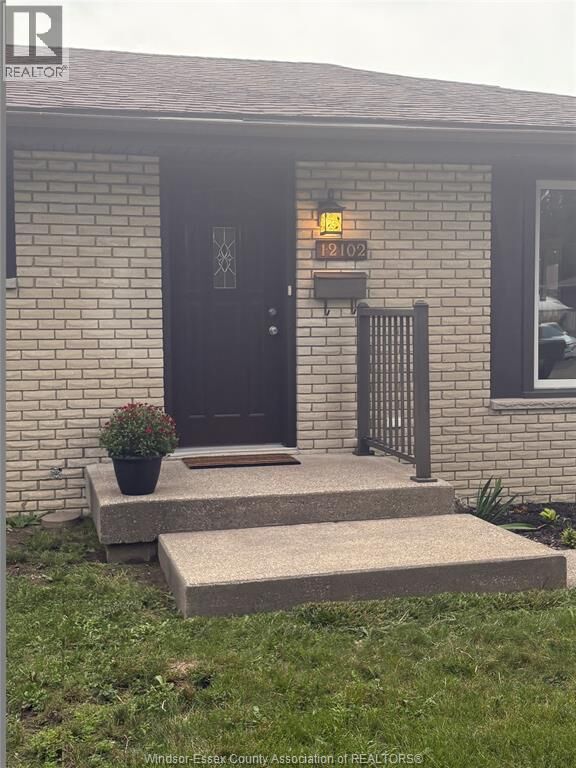 Property Photo:  12102 Evergreen Drive  ON N8N 1G9 