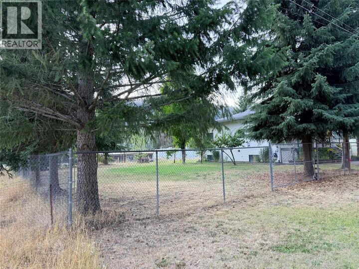 Property Photo:  537 N Kimberley Avenue  BC V0H 1J0 