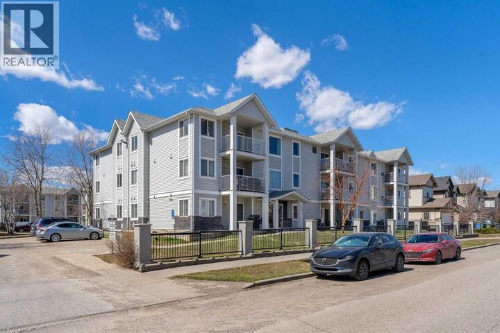 Property Photo:  7106 Valleyview Park Southeast  AB T2B 3R6 