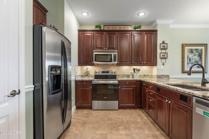 Property Photo: 75 Riverview Bend S FL 32137