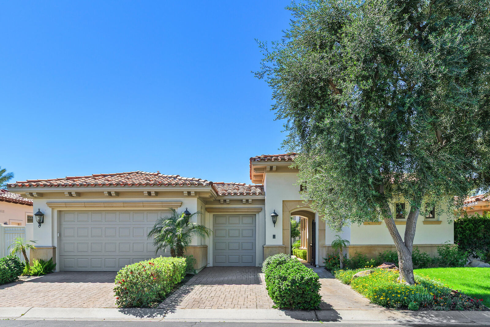 Property Photo:  75739 Via Cortona  CA 92210 
