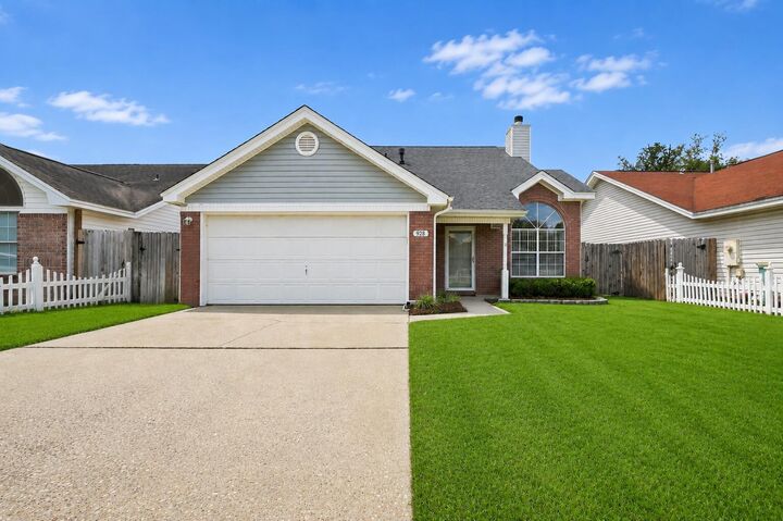 Property Photo: 928 Village Lane FL 32547