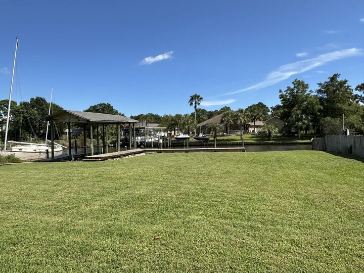 Property Photo: 302A NE Sudduth Circle FL 32548