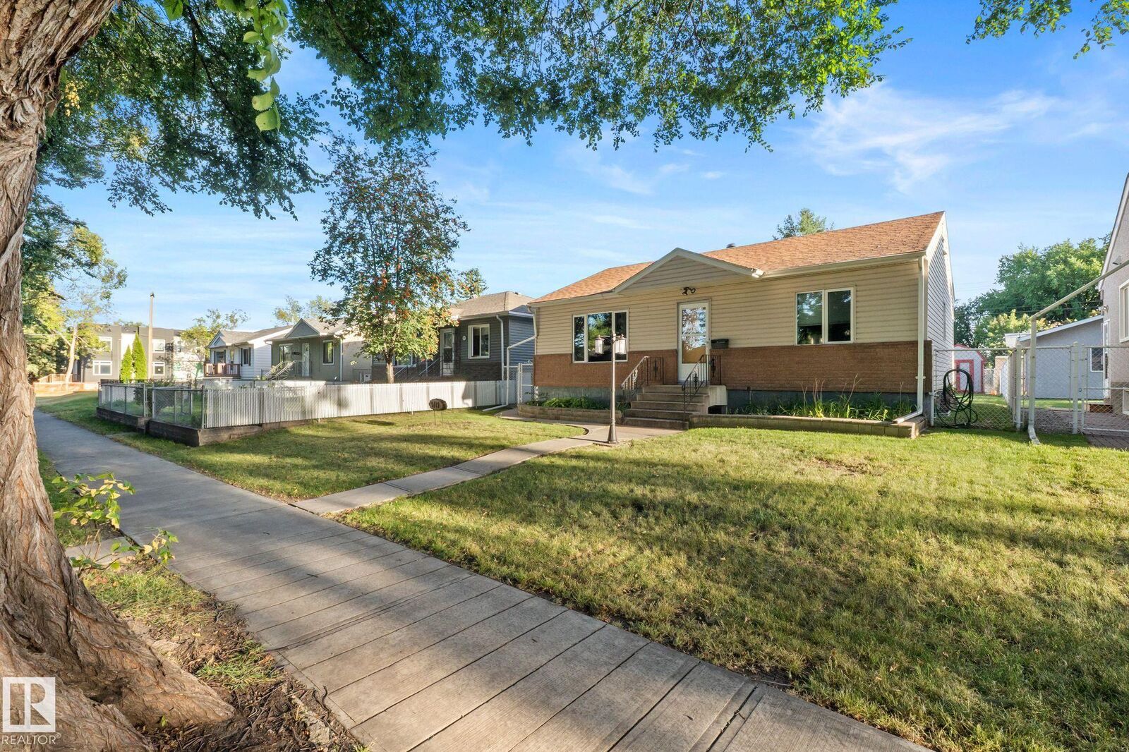 Property Photo: 9719 65 Avenue NW AB T6E 0K5