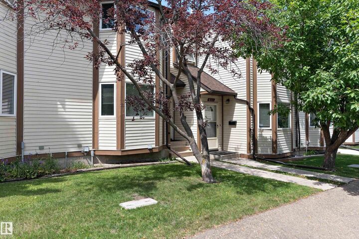 Property Photo:  6163 38 Avenue NW  AB T6L 3Z5 