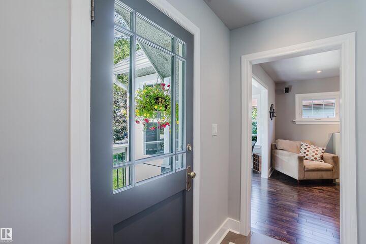 Property Photo:  11231 126 Street NW  AB T5M 0R3 