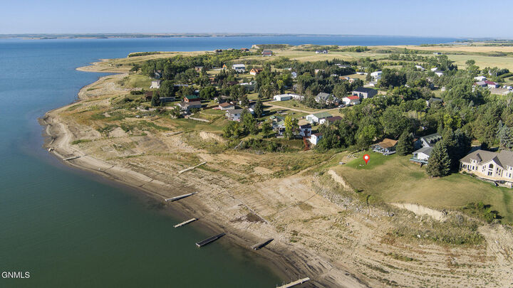 Property Photo:  1296 41X Avenue NW  ND 58540 