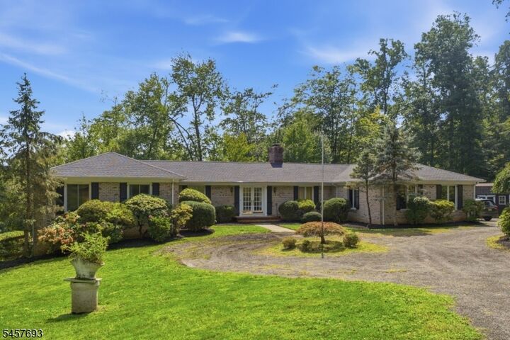 Property Photo:  3 Post House Rd  NJ 07960 