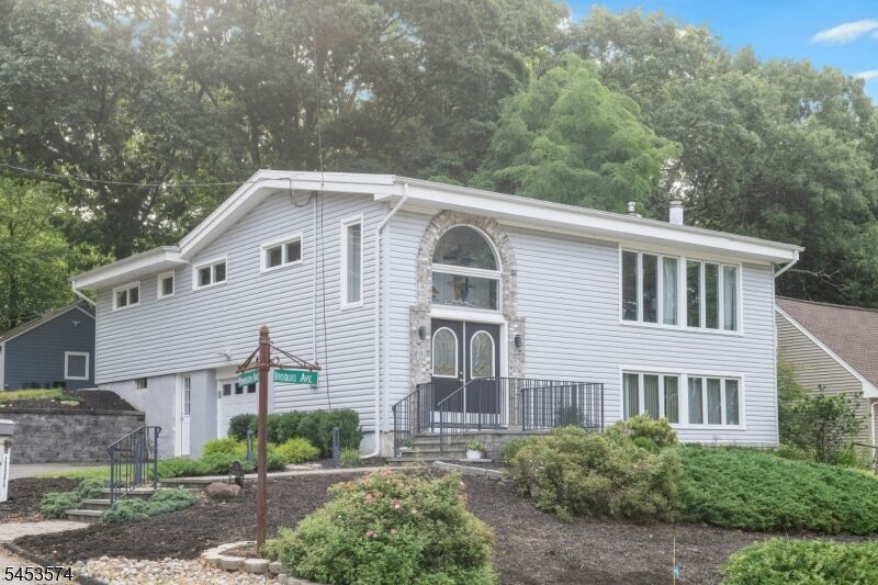 Property Photo:  11 Iroquois Ave  NJ 07866 
