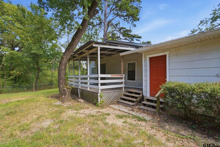 Property Photo: 2802 Calloway Rd. TX 75707
