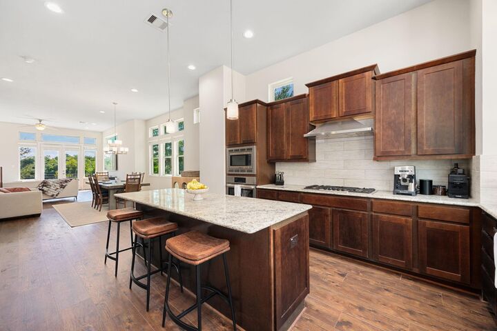 Property Photo: 151 E 2nd Street TX 77007