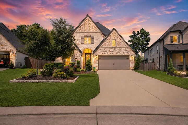 Property Photo: 126 Canary Island Cir TX 77316