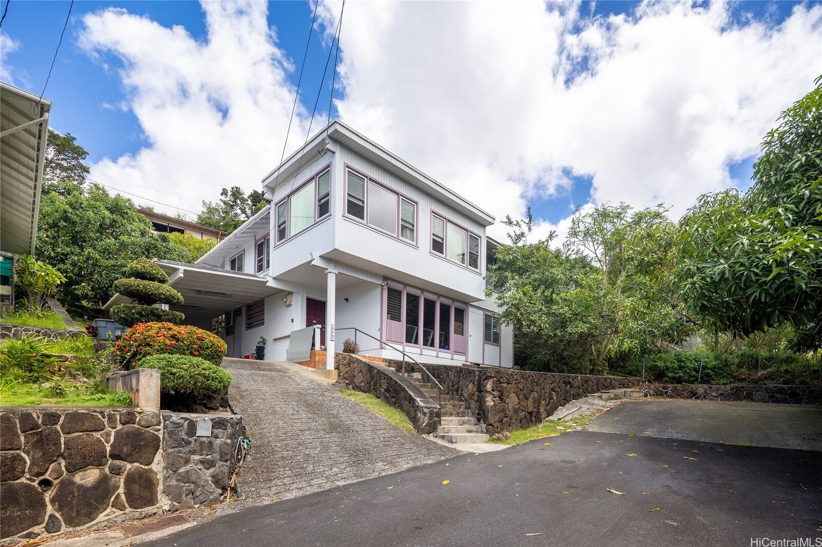 Property Photo: 654 D Walea Place D HI 96817