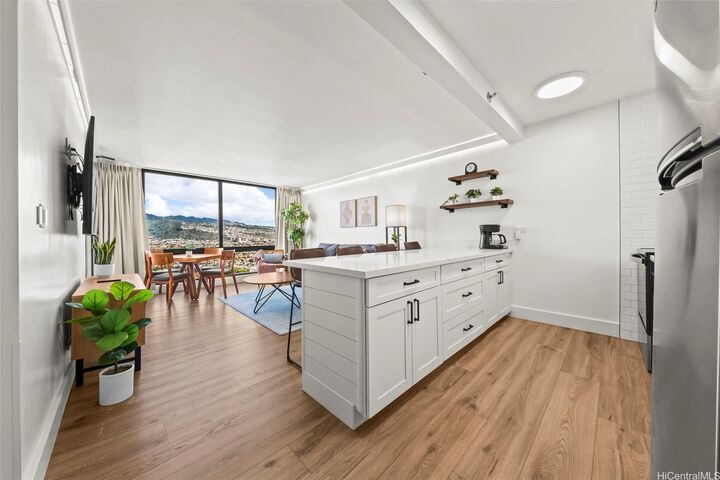 Property Photo: 229 Paoakalani Avenue 3509 (Nuc) HI 96815
