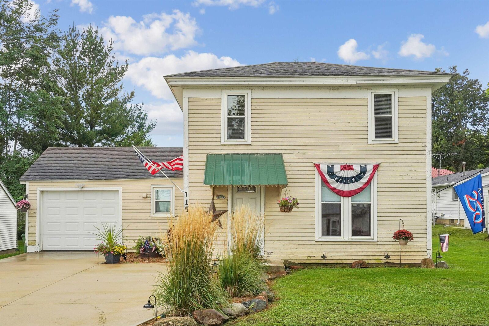 Property Photo:  115 Lexington Ave  IA 50658 