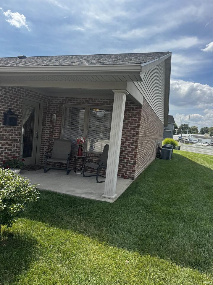 Property Photo:  3636 Brickyard Court  IN 47720 
