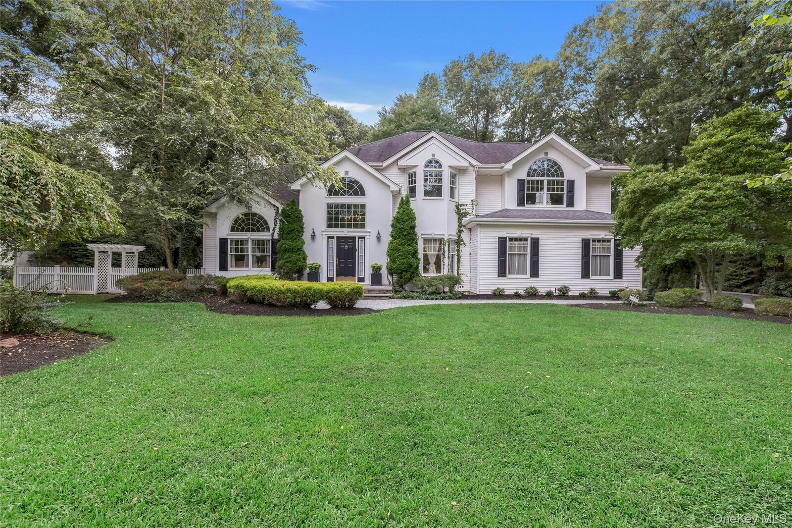 Property Photo:  14 Cobbler Lane  NY 11733 