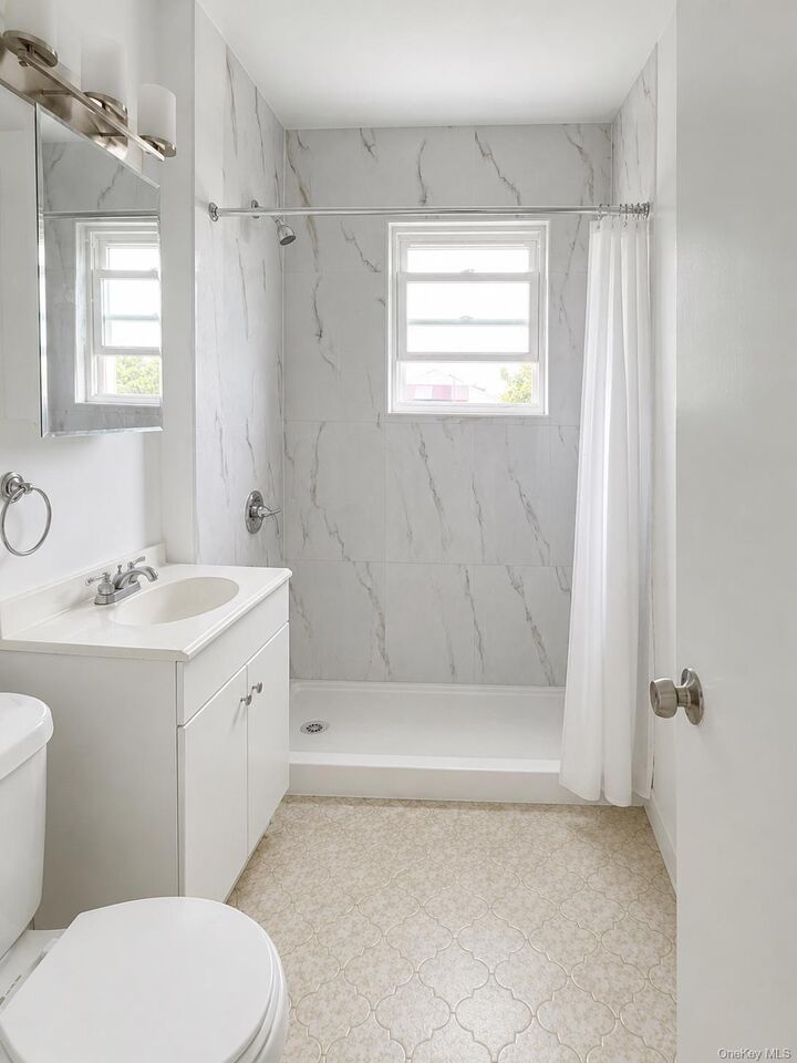 Property Photo:  826 Wilcox Avenue 2  NY 10465 