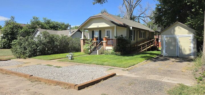 Property Photo:  220 E Church St  NE 69147 