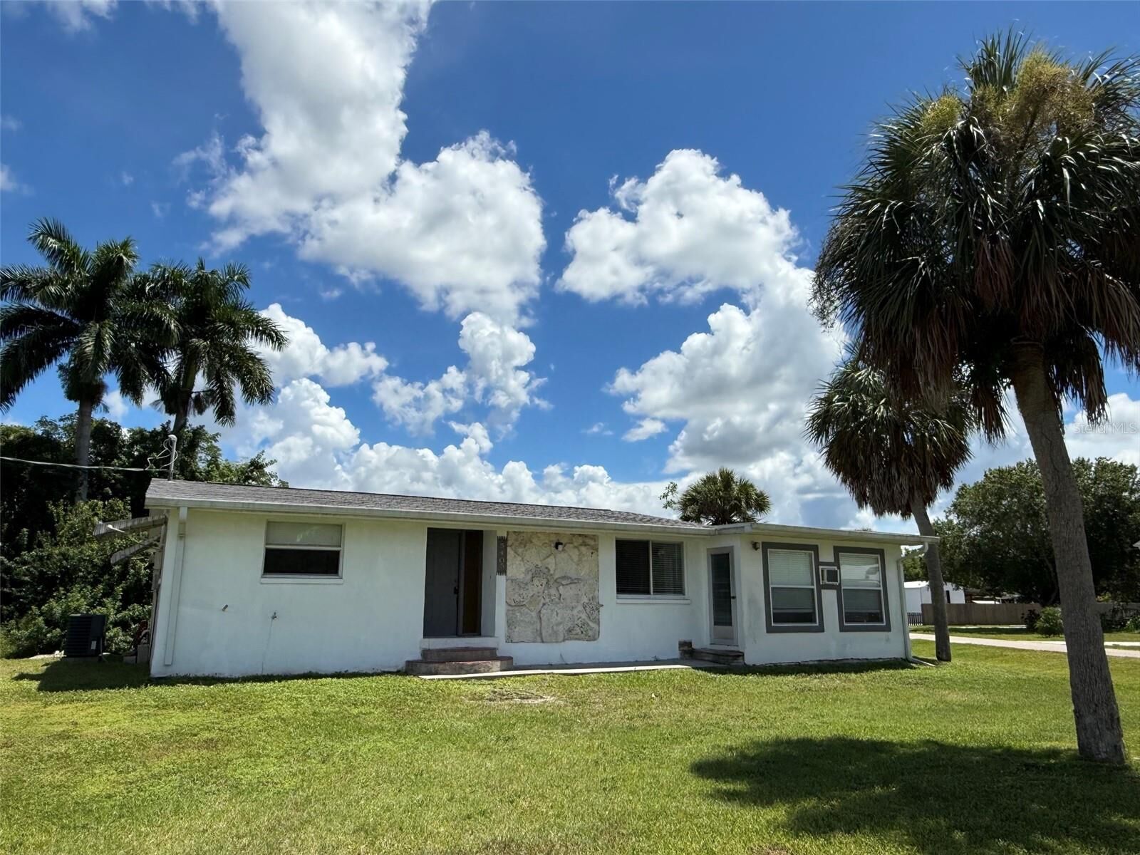 Property Photo:  5405 Riverside Drive  FL 33982 