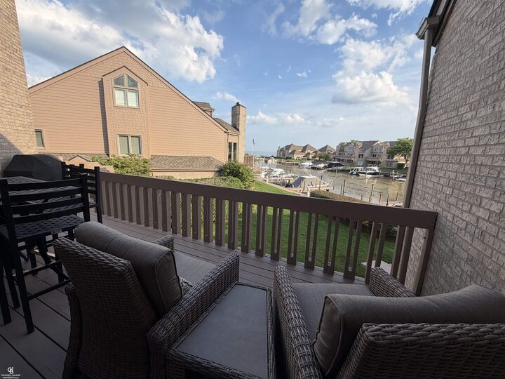 Property Photo:  26151 Harbour Pointe Dr N Drive  MI 48045-3209 