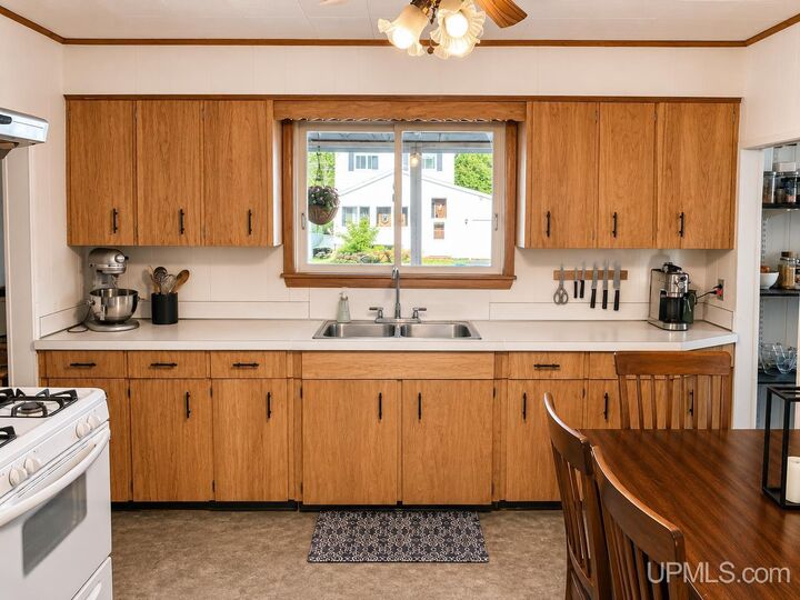 Property Photo:  313 Mohawk Street  MI 49917 