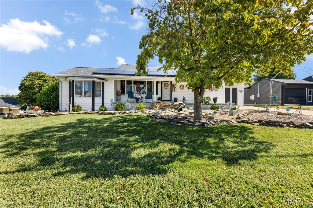 Property Photo:  328 Van Zant Street  IL 62233 