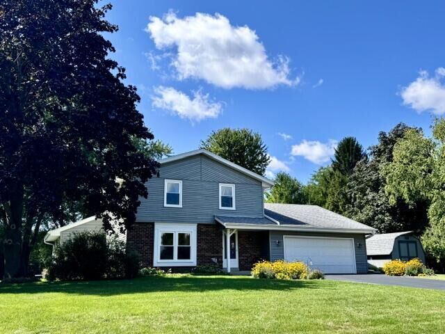 Property Photo:  S77w26575 Crestview Ct  WI 53189 