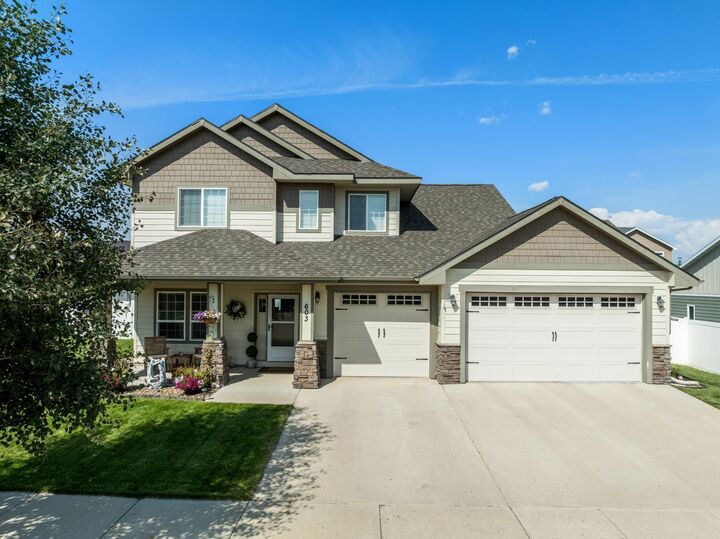 Property Photo:  603 Wyatt Street  ND 58801 