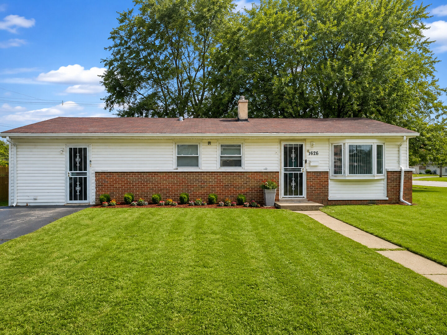 Property Photo: 1626 W 167th Street IL 60428