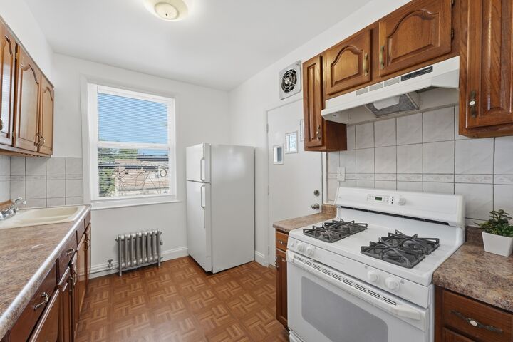 Property Photo:  5708 W George Street 2  IL 60634 