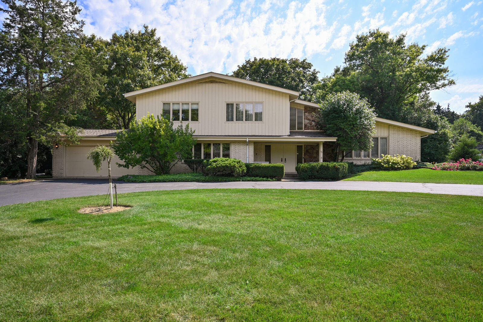 Property Photo:  15 Croydon Lane  IL 60523 