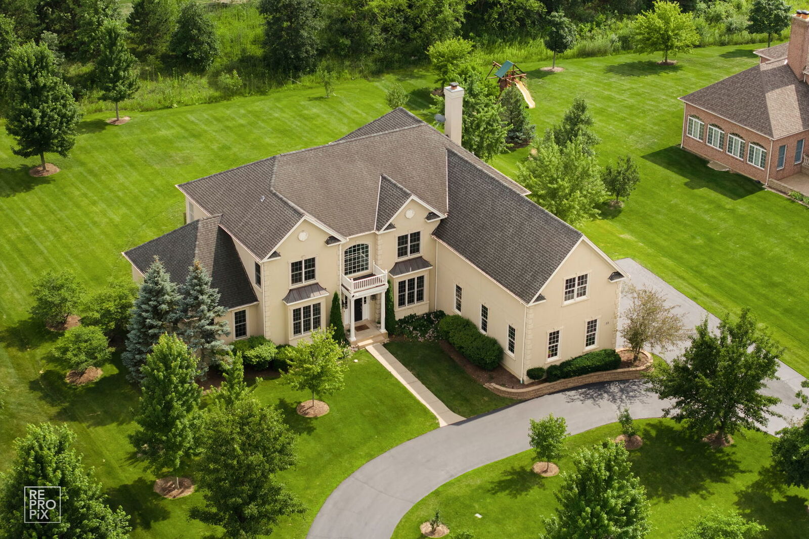 Property Photo:  23 Wood Oaks Drive  IL 60010 