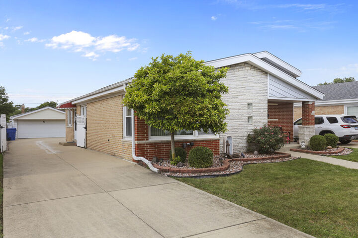 Property Photo: 9232 Parkside Avenue IL 60453