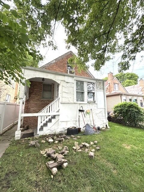 Property Photo: 5133 N Newcastle Avenue IL 60656