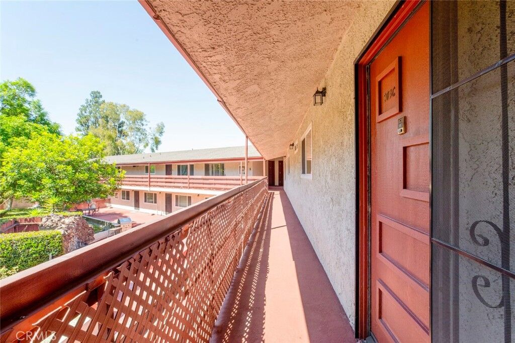 Property Photo:  1523 E Windsor 203C  CA 91205 