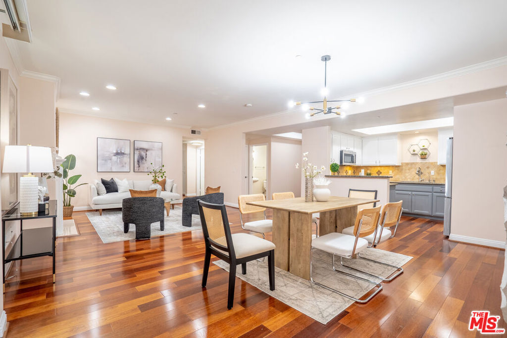 Property Photo:  616 S Wilton Place 103  CA 90005 