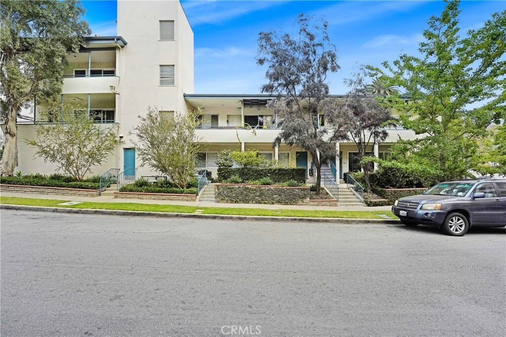 Property Photo:  1975 S Beverly Glen  CA 90025 